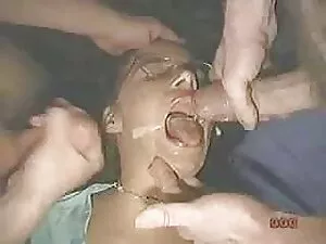 Ragazza con nero bia ...