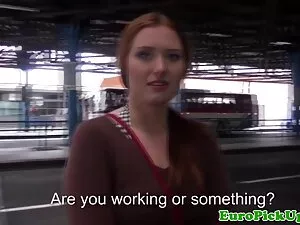 La ragazza porta vid ...