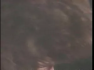 Ragazza attraente pe ...