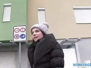 Camilla prende fallo ...