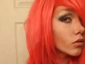 Una donna anziana vi ...